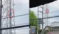 Aksi Nekat Pria Panjat Tower di Sidoarjo, Diduga Gegara Masalah Asmara hingga Picu Kemacetan Parah