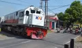 Tips Aman Melintasi Rel Kereta dengan Mobil Listrik agar Terhindar dari Kecelakaan
