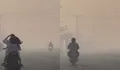 Jarak Pandang Tinggal 10 Meter, Pekatnya Asap Karhutla Bikin Warga Banjarbaru Ngeri Kecelakaan