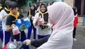 Peringati Hari PMR 1 Maret, PMR Wira SMKN 1 Jember Gelar Gerakan Bersih-bersih Masjid hingga Berbagi Takjil