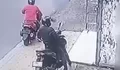 Waspada! Terekam CCTV, 2 Pelaku Gasak Motor di Jalan Basuki Rahmat Jember Kurang dari 2 Menit
