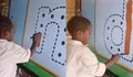 Di Balik Keterbatasan, Anak-Anak Papua Belajar dengan Papan Pintar: Senyum Mereka Mengalahkan Segalanya