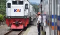 Viral Aksi Protes Blokir Perlintasan Rel Gegara Kendaraan Warga di Bandar Lampung Tertemper Kereta Api, PT KAI Ingatkan Bahaya yang Mengancam