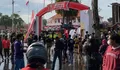 Surabaya Menggugat! 6 Tuntutan Aksi Demo Masyarakat Sipil di Grahadi: Desak Pemerintah Hentikan Program MBG, Turunkan  harga BBM hingga Cabut UU Polri