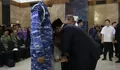 Momen Haru Prabowo Peluk dan Cium Putra Prajurit TNI yang Gugur di Lebanon