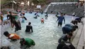 Keseruan Lomba Tangkap Ikan Lele di Umbul Siblarak Klaten untuk Semarakan Peringatan Kemerdekaan Indonesia