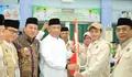 Penuh Haru, Bupati Anton Lepas Jemaah Calon Haji Kabupaten Rokan Hulu Di  Embarkasi Batam.