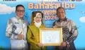 Didampingi Plt Kadisdikpora, Bupati Anton Terima Penghargaan, Rokan Hulu Dinobatkan Sebagai Daerah Terbaik Revitalisasi Bahasa Daerah se-Riau