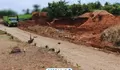 Galian C di Kecamatan Sajira Disorot, Diduga Belum Berizin dan Picu Jalan Licin Berbahaya