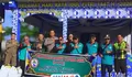 Wujud Solidaritas Ramadan, PRKR Sintang Bagikan Takjil kepada Masyarakat di Simpang Lima
