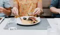 Bukan Sekadar Kebiasaan, Ini 5 Ciri Kepribadian Orang yang Makan Cepat Menurut Psikologi