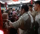 Suasana Malam Tahun Baru Remaja hingga Orang Tua Tapsel di Pengungsian Bareng Prabowo: Senang Sekali!