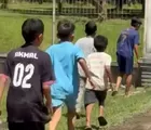 Jelang Pergantian Tahun di Lokasi Bencana, Warga Tapanuli Selatan Berlarian Ceria Sambut Prabowo