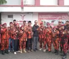 Ramadan 2026, Personel KOTI PP Kota Malang Bagikan Ratusan Takjil di Perempatan Lapangan Rampal