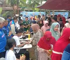 Ratusan Emak- emak Serbu Bazar Minyak Goreng Murah Partai Demokrat