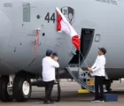 Prabowo Serahkan Kunci Pesawat C-130J Super Hercules ke Tangan TNI AU, Presiden Jokowi Saksi Langsung!