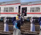 Detik-Detik KRL Anjlok di Stasiun Jakarta Kota: Penumpang Panik, Teriakan Pecah di Dalam Gerbong