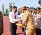10 Personel Satresnarkoba Polres Rohil dan Polsek Bangko Terima Penghargaan dari Wakil Bupati Rokan Hilir