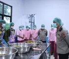 Pastikan Standar Gizi dan Kebersihan Terpenuhi, Kapolres Rohil Bersama Bhayangkari Cek Langsung Dapur SPPG