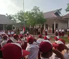 Bhabinkamtibmas Polsek Hampar Rohil Jadi Pembina Upacara Bendera, Peduli Generasi Penerus
