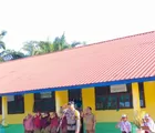 Peduli Generasi Penerus, Bhabinkamtibmas Polsek Batu Hampar Rohil Jadi Pembina Upacara Bendera