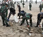 Peduli Lingkungan, TNI AL Dukung Aksi Bersih-bersih di Pantai Kuta