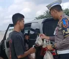 Jumat Barokah, Polantas Menyapa dan Edukasi Keselamatan dan Green Policing di Tol Permai dalam Ops Keselamatan LK 2026