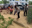 Sinergi Forkopimcam, Polsek Batu Hampar Rohil Gelar Aksi Gotong Royong Bersih di Lingkungan Kantor Camat