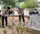 Jelang Bulan Ramadhan, Polsek Batu Hampar Rohil Gelar Bakti Sosial Bersihkan Masjid