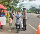 Beri Rasa Aman Warga Berburu Takjil, Personel Polsek Batu Hampar Rohil Patroli Pasar Ramadhan