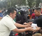 Hari Ke-9 Ramadan, Pokja PWI Jakarta Timur Tebar 200 Takjil di Depan Kantor Wali Kota