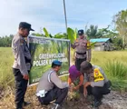 Jaga Alam, Polsek Batu Hampar Rohil Gencar Sosialisasi Program Green Policing dan Penanaman Pohon