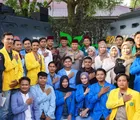 Buka Puasa Bersama Ojol dan Mahasiswa di Mako Brimob, Kapolda Riau ajak Foto Bersama di Rantis Baracuda