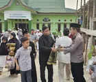 Polsek Dumai Timur Bagikan THR Hijau, Ribuan Jemaah Sholat Idul Fitri Terima Bibit Pohon dalam Semangat Green Policing