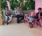 Sambang Warga Momen Idul Fitri,  Bhabinkamtibmas Jalin Silaturahmi Sampaikan pesan Kamtibmas 