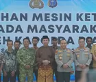 Kapolda Riau Dorong Ekonomi Pesisir, Bantu Nelayan Meranti dengan 20 Mesin Ketinting
