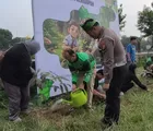 Ditlantas Polda Riau Bersama Gerkatin Tanam Pohon di Tepian Sungai Siak, Kolaborasi Inspiratif