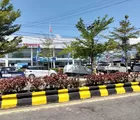 Trotoar Disulap Jadi Parkir Meski Ada Larangan, Kendaraan di Depan Dealer Toyota Terpantau Meluber