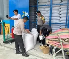 Polsek Koto Gasib Kirim 495 Kg Jagung Pipil Hasil Panen ke Gudang Bulog