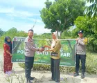 Kapolsek Batu Hampar Tanam Pohon dan Sosialisasi Green Policing, Wujud Polisi Peduli Lingkungan dan Jaga Alam