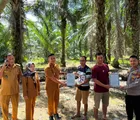 Antisipasi Karhutla, Kapolsek Batu Hampar Turun Langsung ke Masyarakat Sebar Maklumat Kapolda Riau