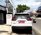 Mobil Dinas Pelat Merah Terpantau Saat Libur 1 Muharam, Tiga Orang Terlihat Keluar Dari Warung Makan