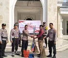 Bakti Religi HUT Bhayangkara Ke-80, Polsek Batu Hampar Bersihkan Masjid