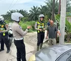 Macet Panjang di KM 75 Lintas Timur Pelalawan Berhasil Diurai dan Lancar, Satlantas Lakukan Penindakan Tegas