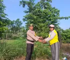 Jaga Kelestarian Alam, Polsek Batu Hampat Tanam Pohon Bersama Masyarakat