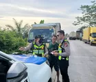Polantas Pelalawan Perketat Pengaturan Arus di KM 75 Lintas Timur, Tilang 10 Pengendara karena Terobos Antrean
