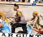 Jadi Timbo Ruang Pacu Jalur, Video Bripka Asril Viral, Polres Kuansing: Kedekatan dengan Masyarakat Adalah Kunci Menjaga Kamtibmas