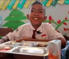 Program Makan Bergizi Gratis Dimulai di Depok: Menkomdigi Meutya Hafid Cek Pembagian Makanan untuk Siswa