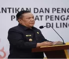 SF Hariyanto Tegur Keras Praktik Komersialisasi Seragam Sekolah di Riau!