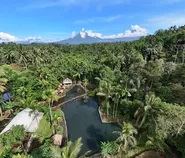 Berendam di Pemandian Air Panas Alami Banyu Kuwung